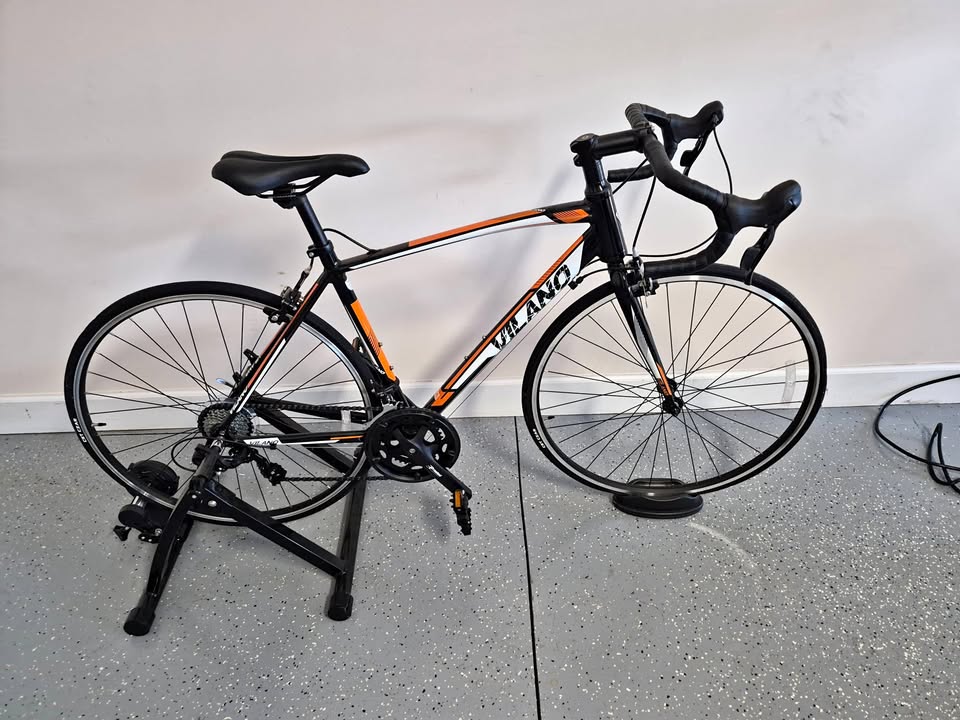 Road bike for rent in Charlotte, NC on RentingHive